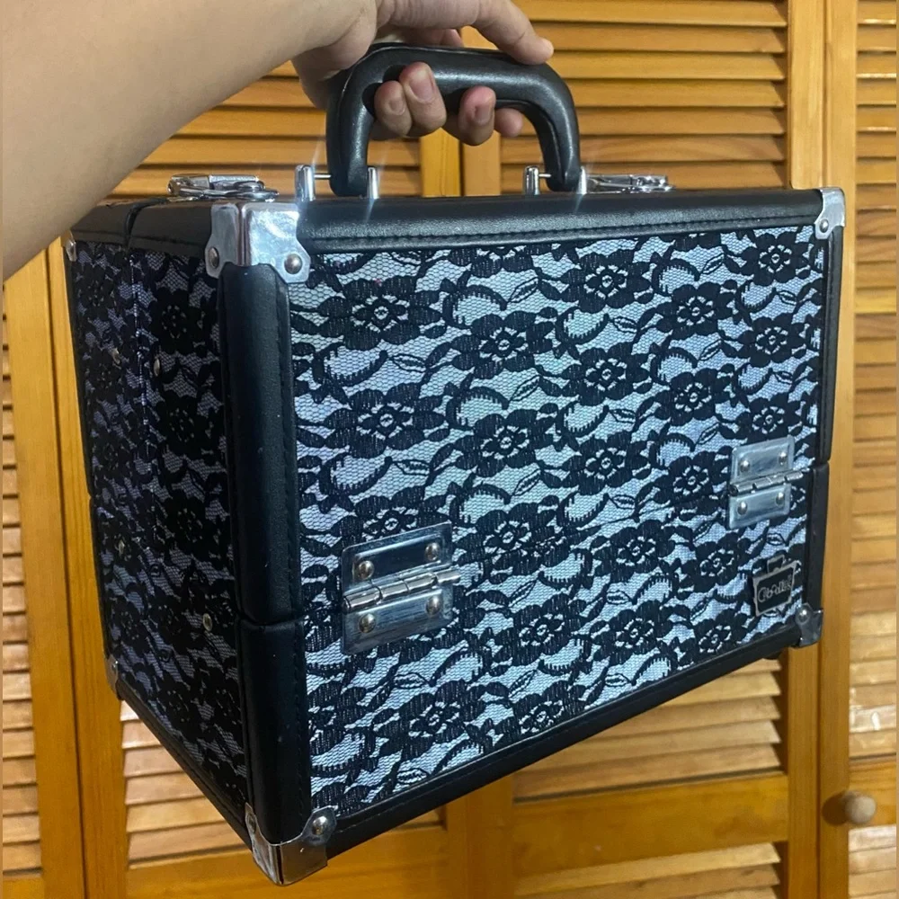 Lace Caboodles case!